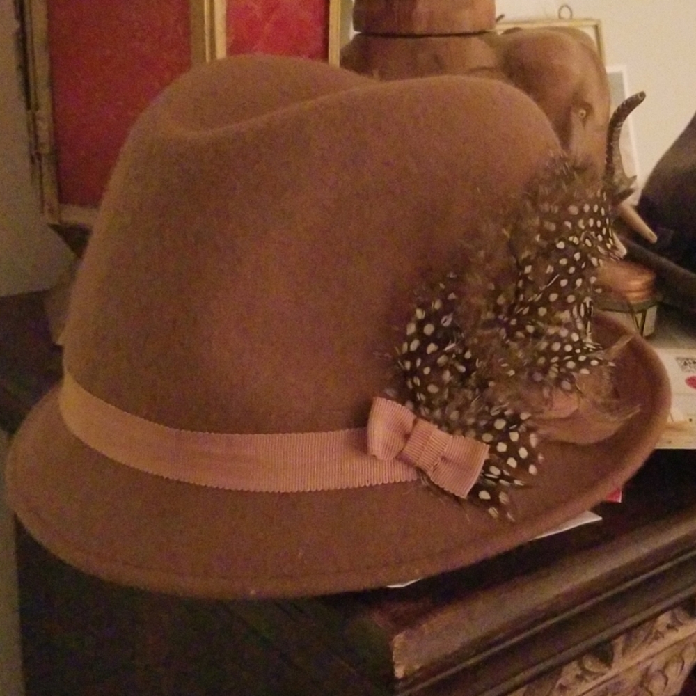 Vintage style hat